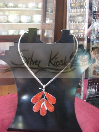 N026 Plain silver red stones pendants