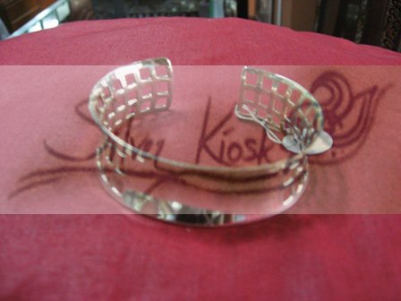 B034 Square carve bracelet