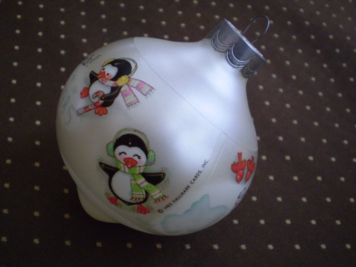 VINTAGE 1985 HALLMARK CHRISTMAS BALL ORNAMENT PENGUIN GOOD TIMES WITH GOOD FRIENDS