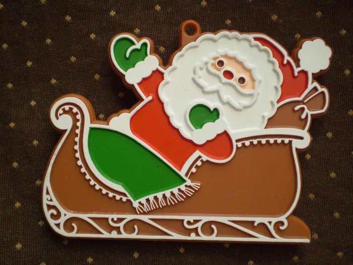 VINTAGE HALLMARK COOKIE CUTTER SANTA ON SLEIGH PAINTED CHRISTMAS