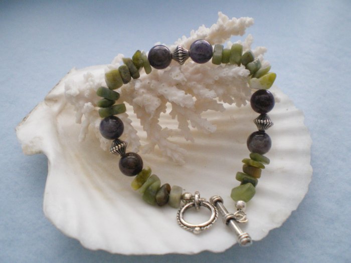 Suyi Jade and Amethyst Bracelet