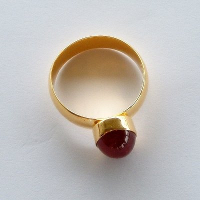 18K (73.23%) Solid Gold with Ruby Cabochon Ring