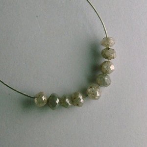 1.03 ct. Diamond Bead Collection – intense silver sparkle