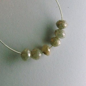 1.15 ct. Diamond Bead Collection – intense silver sparkle