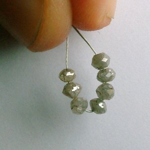 1.04 ct. Diamond Bead Collection – intense silver sparkle