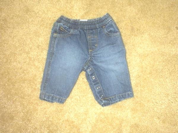 ADORABLE LN boys/girls NB 0-3 mos Old Navy jeans