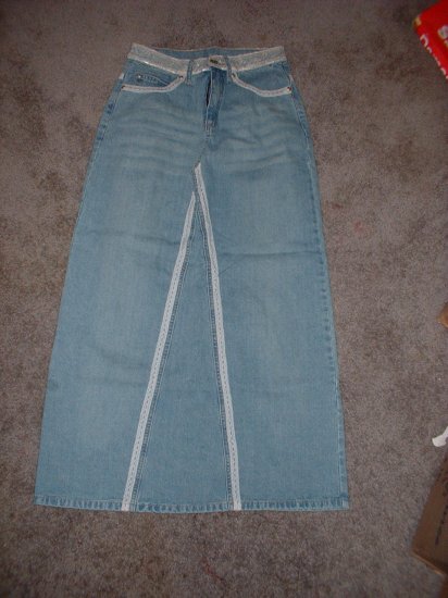 Junior+ Skirt Size 3 ***INCLUDES SHIPPING!!***
