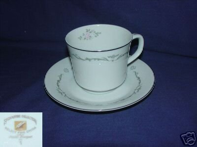 Signature Petite Bouquet 4 Cup and Saucer Sets