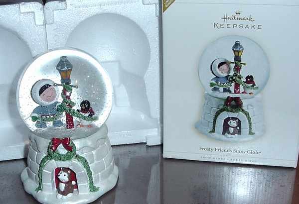 HALLMARK 2006 FROSTY FRIENDS SNOW WATER GLOBE LTD