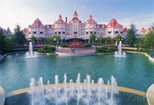 Travel - Tourism & The Hospitality Industry - Destinations: Tourism Generators