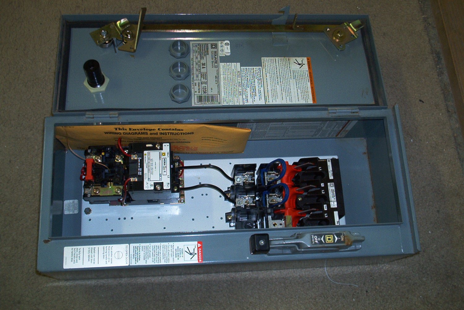 Schneider Square D 8538SBA66V02 30 Amp Service Disconnect / Breaker 12/3R