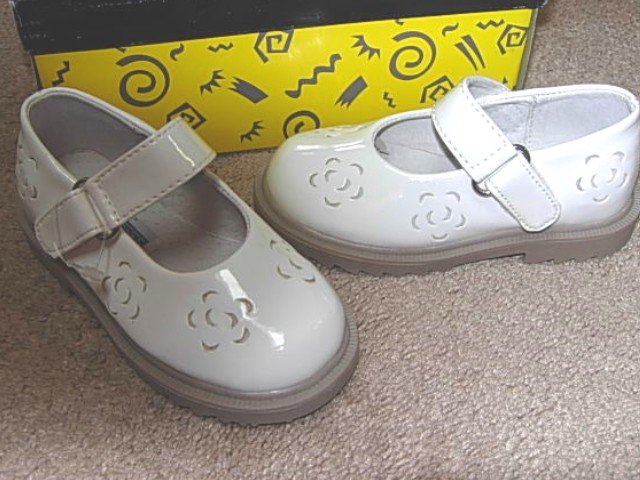 Girls Boutique L'AMOUR White Mary Janes 7 NEW