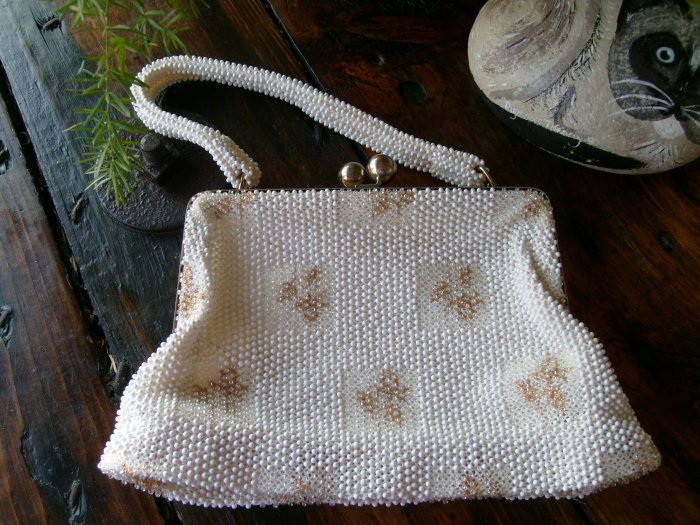 Vintage Lumured USA Made Metallic Micro Bead Beaded Purse Clutch Evening Bag Cream Gold