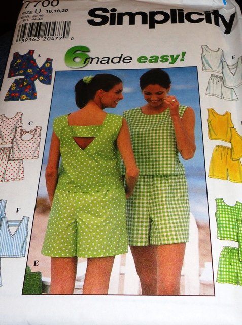 Plus Size Summer Shorts Tops Sewing Pattern Simplicity 7700 Size 16 18 20
