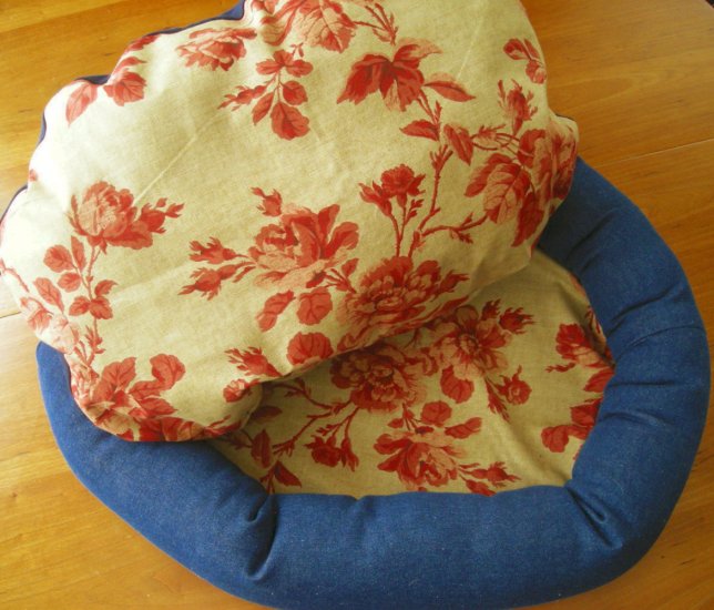 Small Pet Bed, Cat or Small Dog