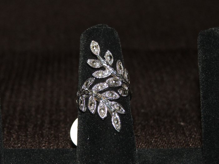 Marcasite silver ring leaves design - 3726
