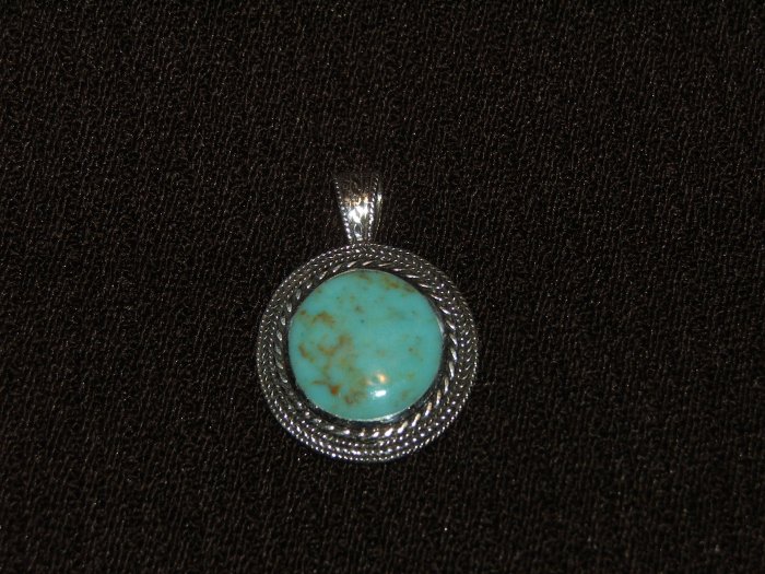 Round Turquoise silver pendant - 8247