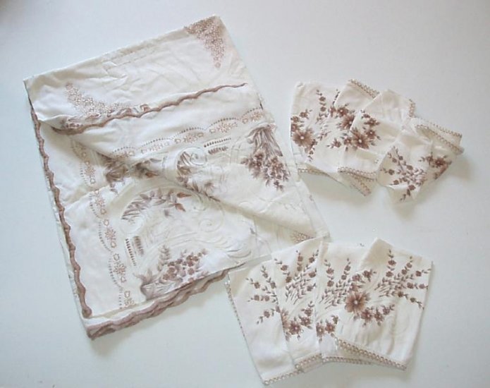 Spanish Spain Table clothe and Napkins Vintage EUC