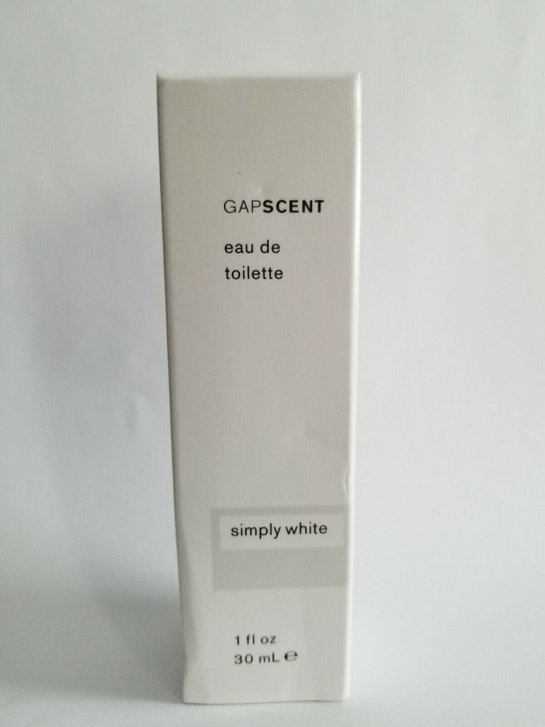 gap scent simply white