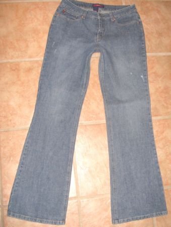 BCBG Maxazria~sz 10p~Distressed~FLARE~lowrise~JEANS~