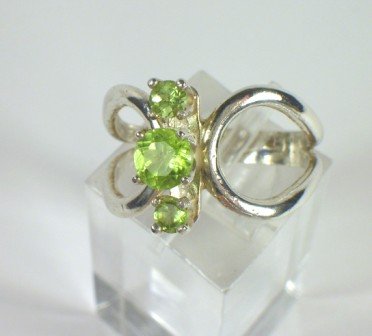 1 ct Peridot and Sterling Silver Ladies Ring