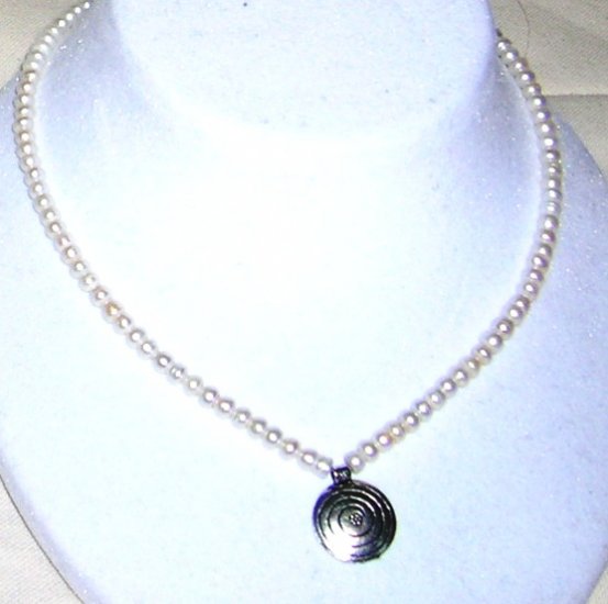 Freshwater pearls necklace with pendant
