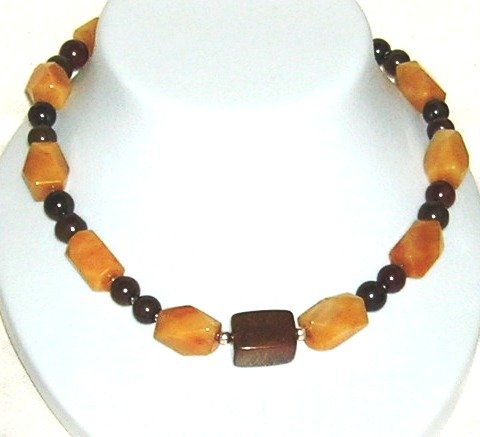 Peach Aventurin with brown jade
