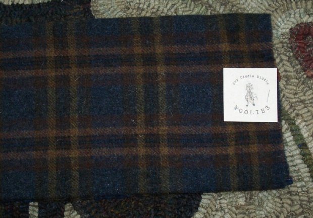 PERFECT DARK - Rug hooking and Quilting wool