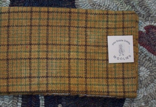 MUSTARD - Hand Dyed WOOL Rug HOOKING, Quilting, Applique fabric
