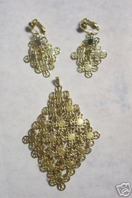 Awesome Sarah Covington Earrings & Pendant Set