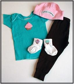 New Best of Chums gift set Cupcake blue top baby girl 6 mths pants hat socks