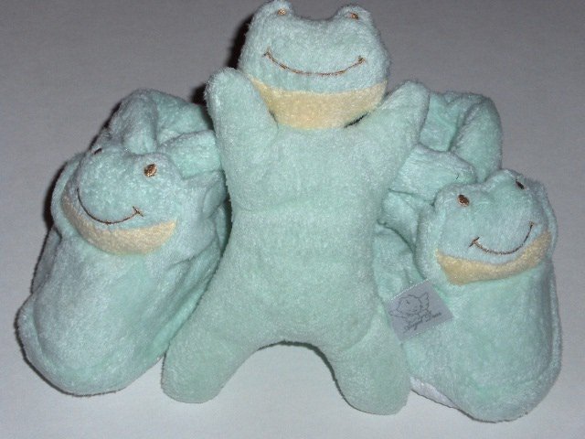 New Angel Dear by Fun Bath green froggy bootie and rattle set size 6-12 months