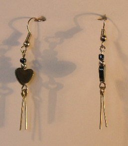 148(Inventory#) Silver heart earrings