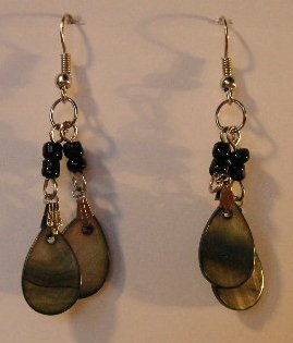 101(Inventory#) Black gold beads earrings