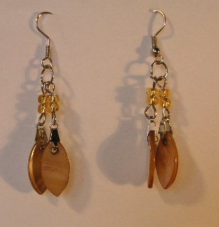 122(Inventory#) Gold retro earrings