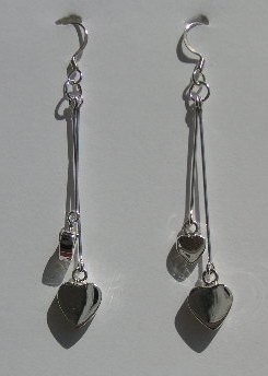 106(Inventory#) Heart silver dangling earring 100% silver