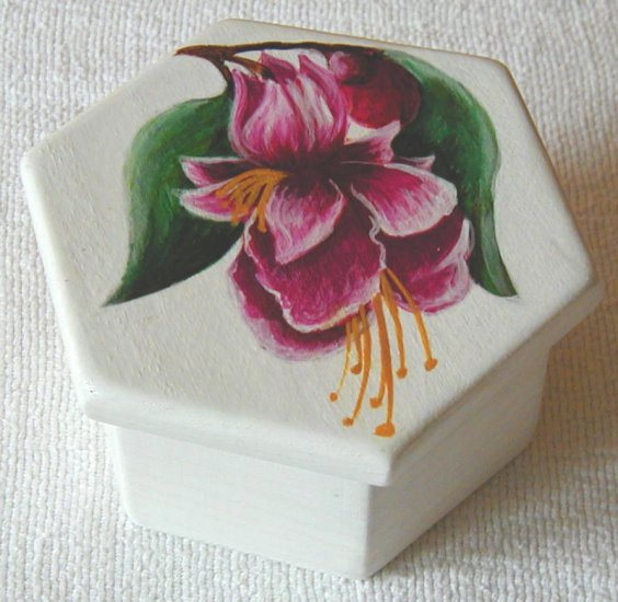 Jewelry box, white with Fushia flower