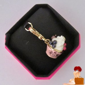 New Authentic Boxed Juicy Couture Ice Cream Dish with Berries Charm YJRU2949 $48