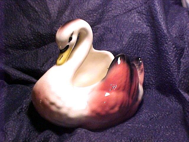 USA Pottery Swan ~ Pink & Black