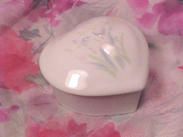 Otagiri The Garden IRIS Art Porcelain Gift Display Jewel BOX