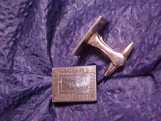 Elegant Gold Cuff Link Pair Cufflinks Vintage