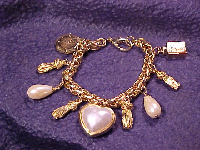 Faux Pearl Elegant Charm Bracelet ~ Free shipping !