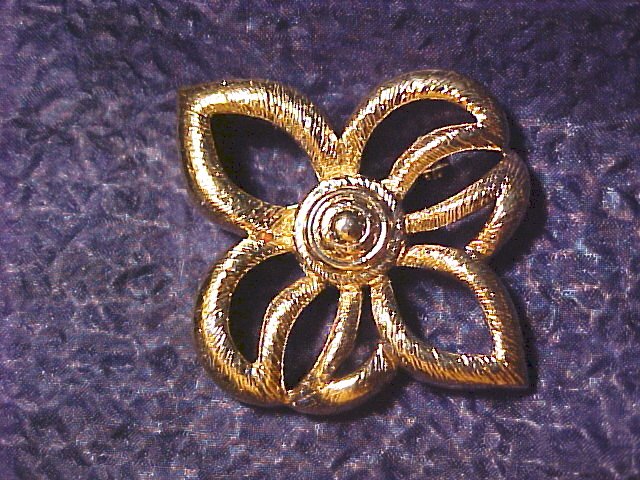 Gerry's Vtg Gold Tone 70's Costume Pin Brooch