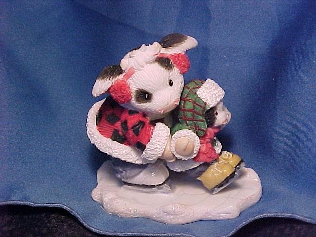 2000 MIB Mary Moo Sculpted Figurine. Everyone Needs a Hoof to Hold onto