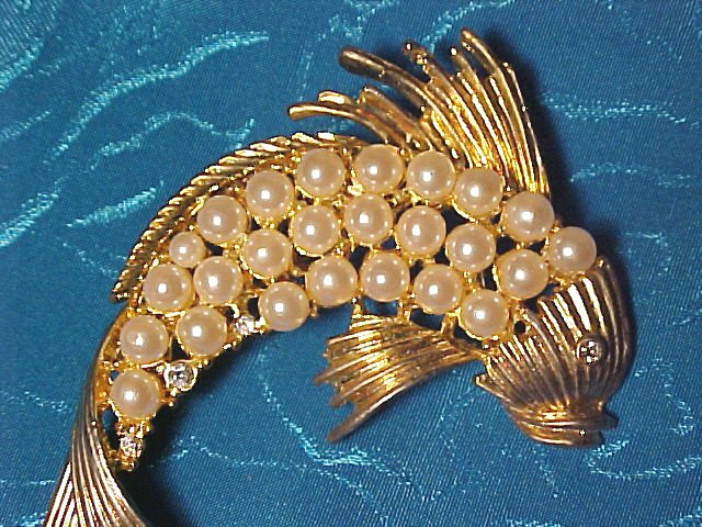 Faux Pearl & Rhinestone Flying Fish Pin ~ Vintage