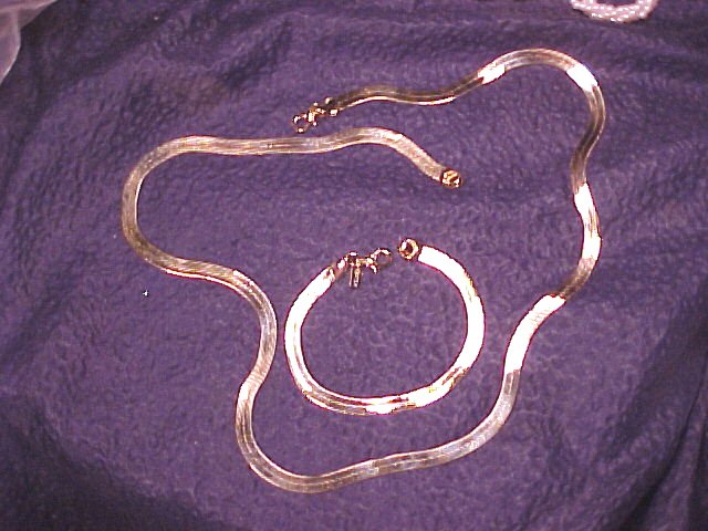 Revlon Sleek Gold Tone Necklace & Bracelet Set ~ Free Shipping