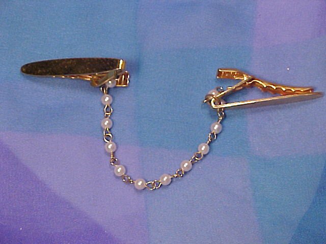 Faux Pearl Vtg Sweater Guard Scarf Skirt Clip