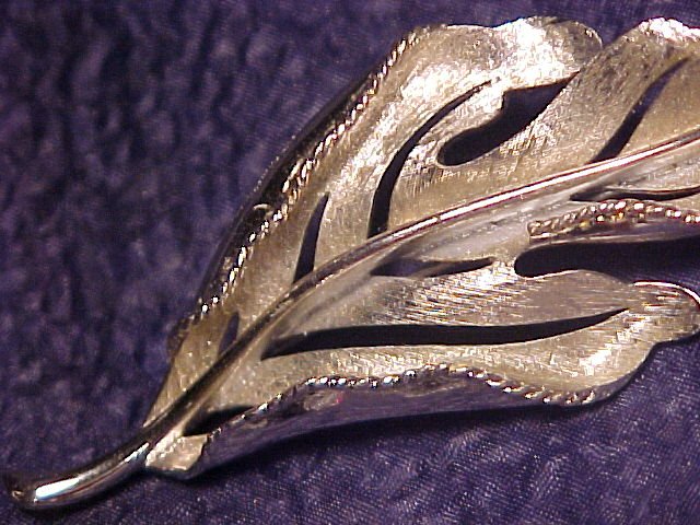 Monet Vintage Costume Pin ~ 1970's Jewelry