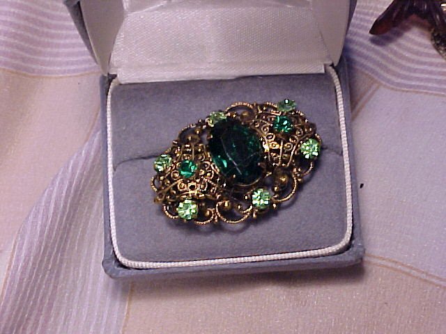 Vtg Green Rhinestone Collar Pin Brooch Costume Jewelry