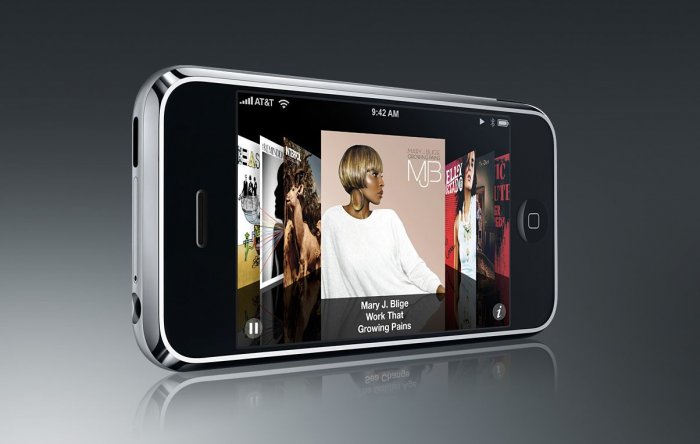 8GB Apple Iphone - Unlocked